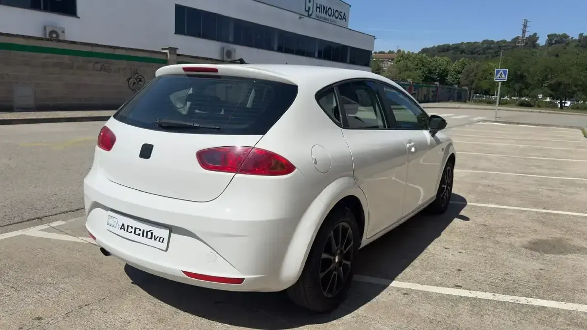 Usado Seat Leon Reference 105 CV (77 kW) 2012 Blanco