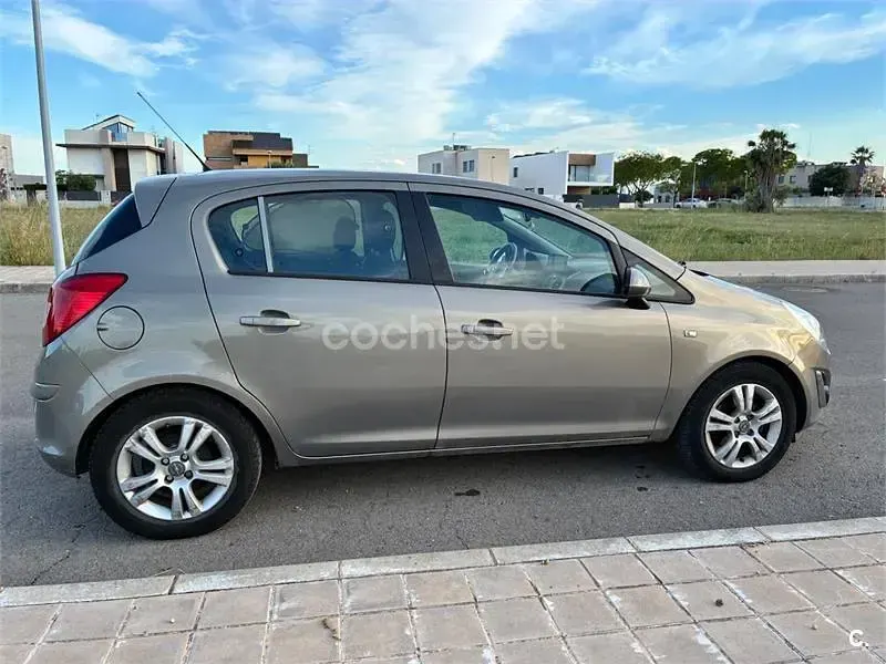 Usado Opel Corsa Selective 85 CV (62 kW) 2013 Gris / plata Utilitario