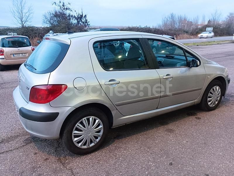 Usado Peugeot 307 110 CV (80 kW) 2002 Gris / plata Berlina