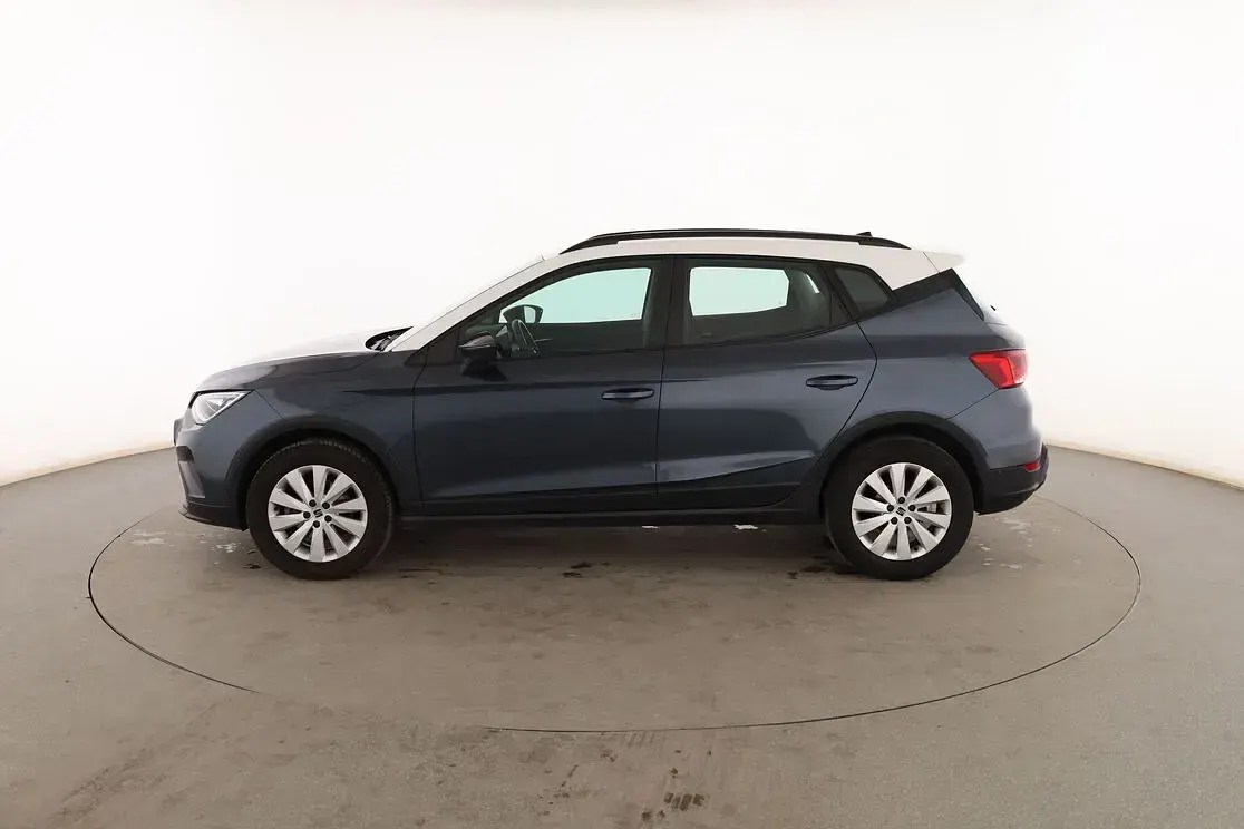 Usado Seat Arona Style 110 CV (80 kW) 2022 Gris SUV