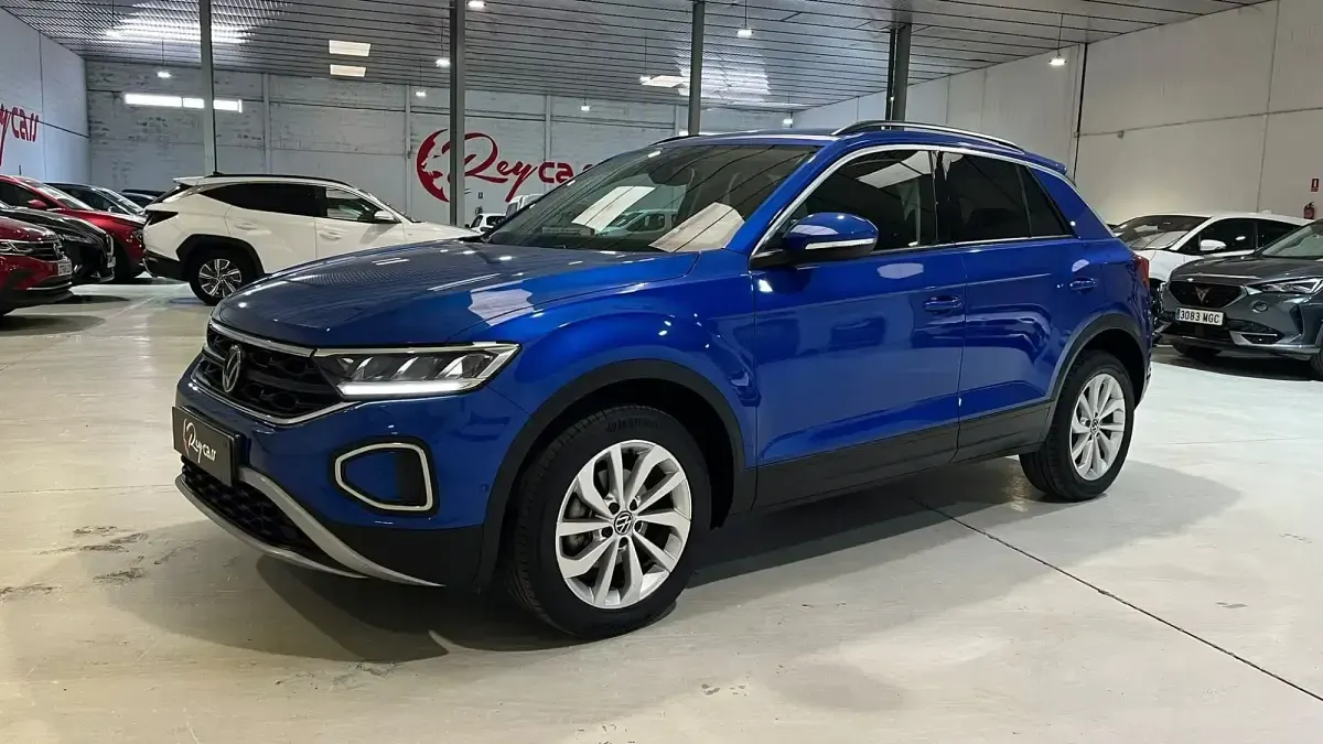 Usado VW T-Roc Life 109 CV (80 kW) 2024 Azul SUV