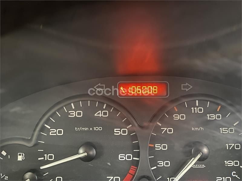 Usado Peugeot 206 60 CV (44 kW) 2002 Gris / plata Berlina