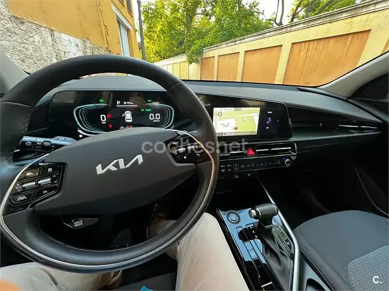 Usado Kia Niro 141 CV (103 kW) 2024 Gris / plata SUV