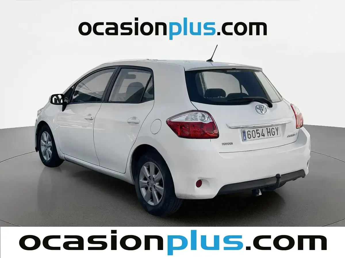 Używany Toyota Auris Active 90 KM (66 kW) 2011 Biały Hatchback