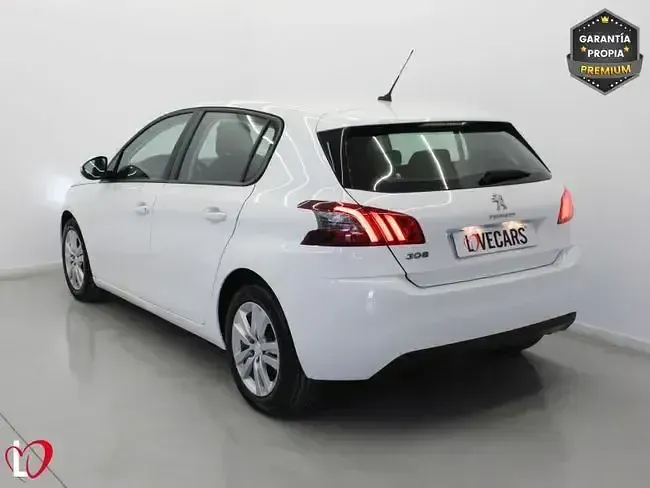 Usado Peugeot 308 Active 102 CV (75 kW) 2021 Blanco Berlina