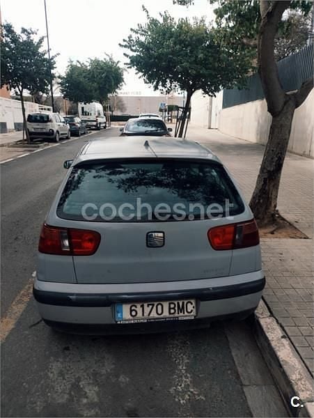 Usado Seat Ibiza Sport 90 CV (66 kW) 2001 Gris / plata Utilitario