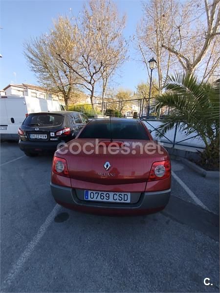 Usado Renault Mégane Cabriolet Privilege 120 CV (88 kW) 2004 Rojo Descapotable