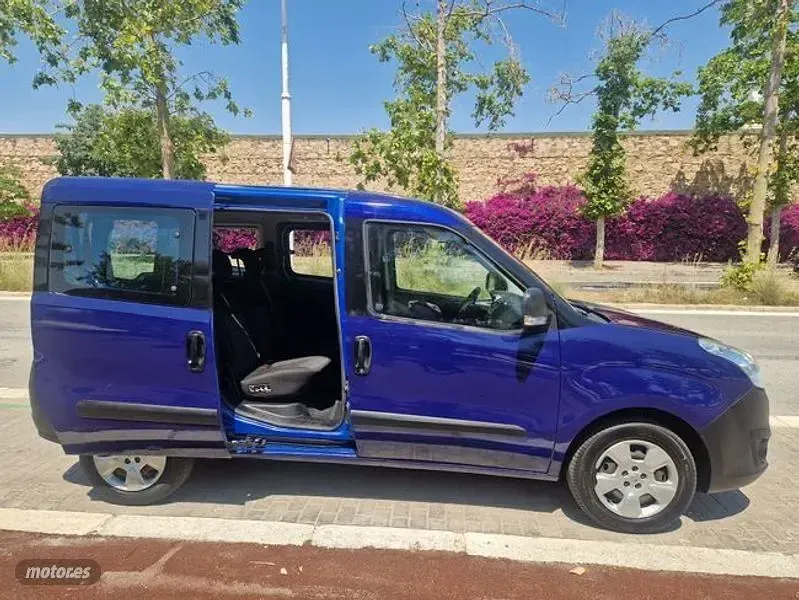 Usado Opel Combo 90 CV (66 kW) 2015 Azul Monovolumen