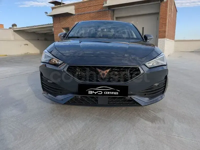 Usado Cupra Leon 245 CV (180 kW) 2021 Gris / plata Berlina