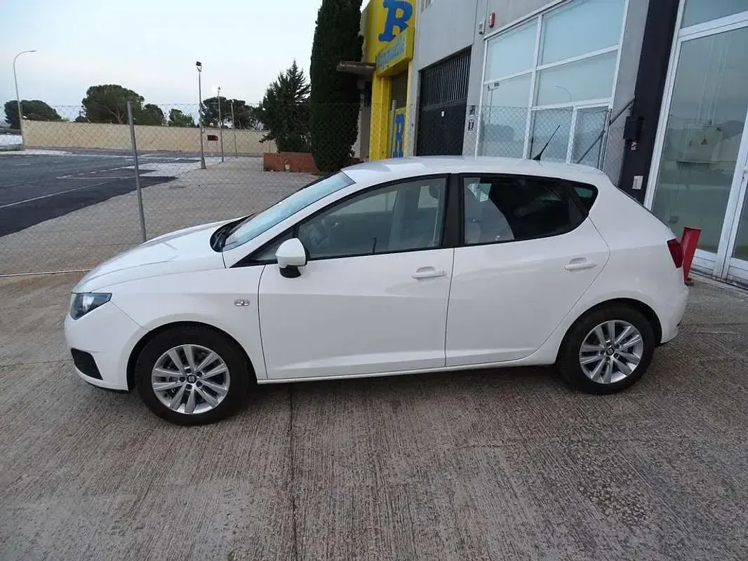 Käytetty Seat Ibiza Sport 90 HP (66 kW) 2010 Valkoinen Viistoperä