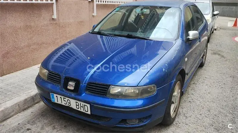 Usado Seat Leon 110 CV (80 kW) 2001 Azul Utilitario