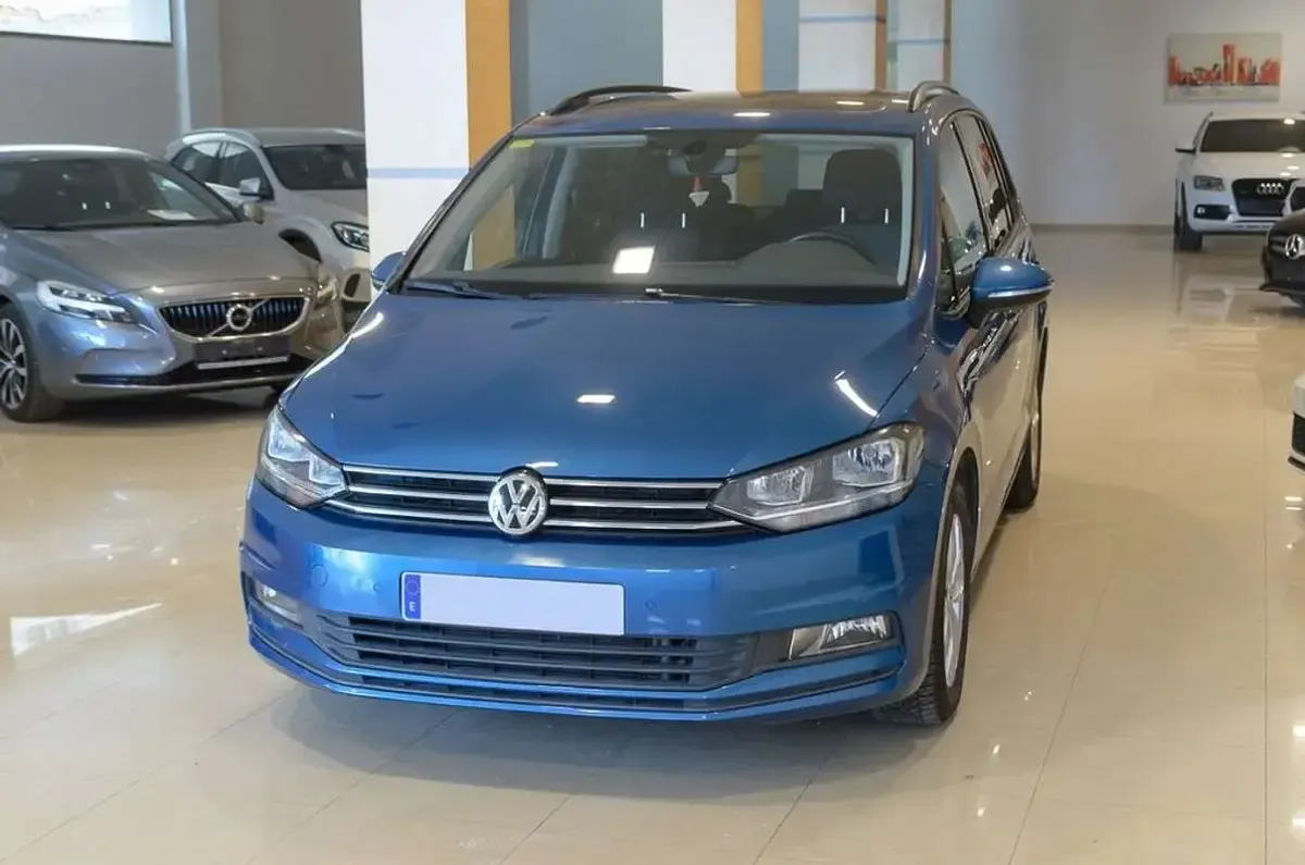 Usado VW Touran Sportline 116 CV (85 kW) 2016 Azul Monovolumen