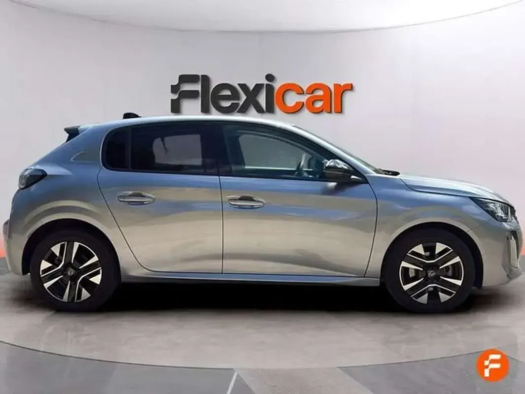 Usado Peugeot 208 Allure 101 CV (74 kW) 2025 Gris Utilitario