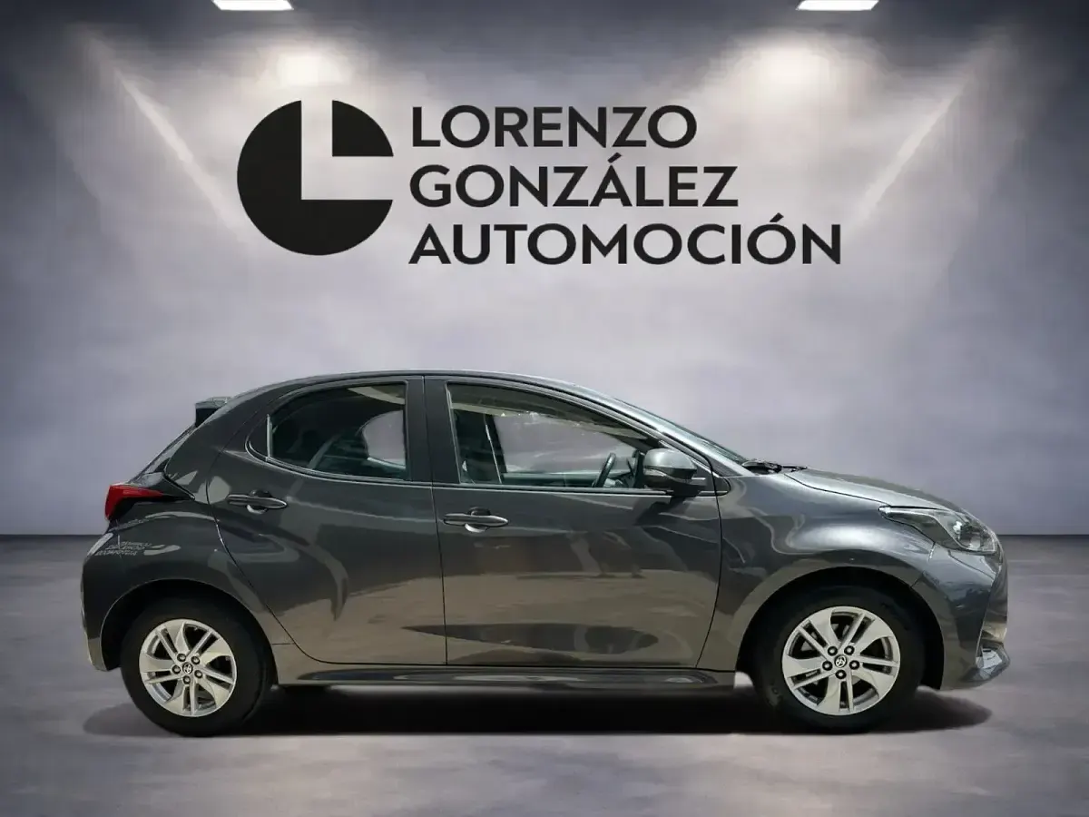 Usado Toyota Yaris Edition 125 CV (91 kW) 2023 Gris Utilitario