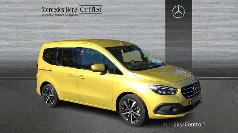 Usado Mercedes 180 116 CV (85 kW) 2025 Amarillo Berlina