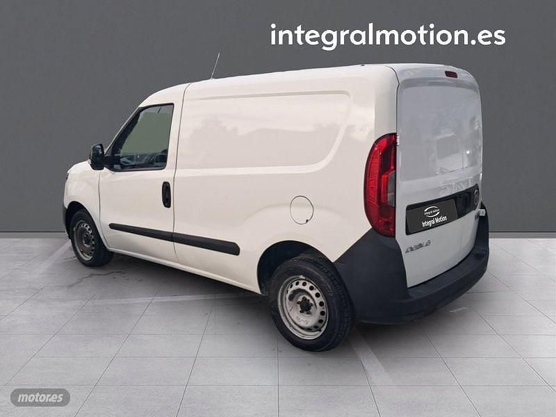 Usado Fiat Doblò 95 CV (69 kW) 2019 Blanco Monovolumen