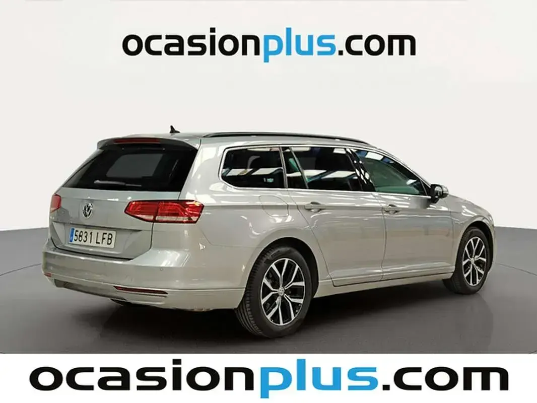 Usado VW Passat Advance 150 CV (110 kW) 2020 Plateado Familiar