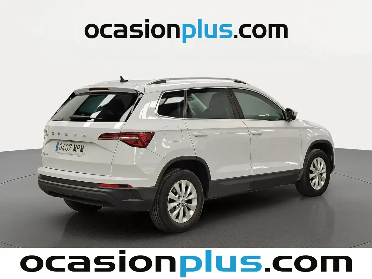 Usado Skoda Karoq Selection 115 CV (84 kW) 2024 Blanco SUV