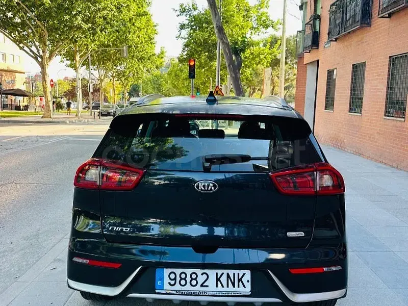 Usado Kia Niro 141 CV (103 kW) 2018 Negro SUV