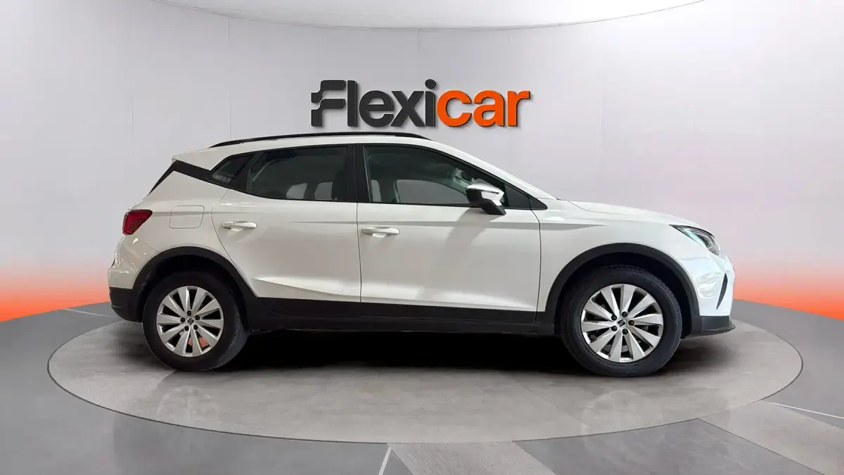 Usado Seat Arona Style 110 CV (80 kW) 2023 Blanco SUV