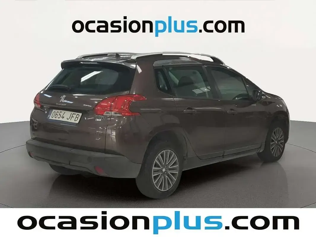 Usado Peugeot 2008 Active 92 CV (67 kW) 2015 Marrón SUV