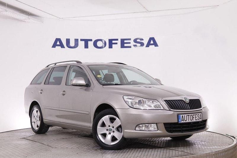 Usado Skoda Octavia 105 CV (77 kW) 2013 Plata Familiar