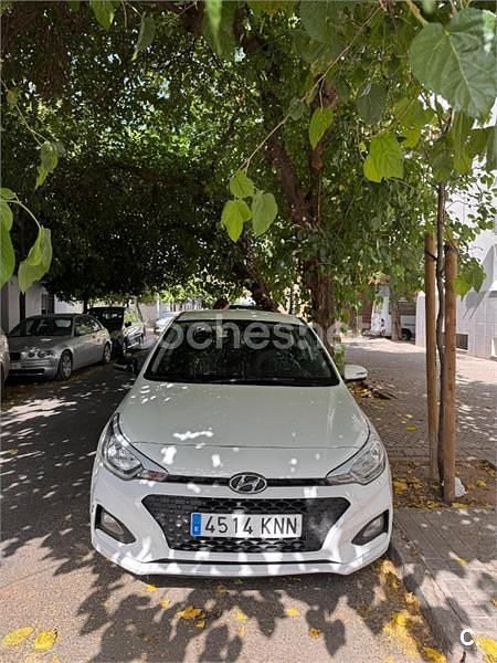 Usado Hyundai i20 75 CV (55 kW) 2018 Blanco Berlina