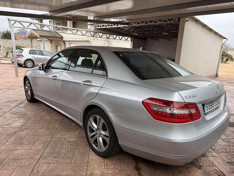Usado Mercedes E350 Avantgarde 211 CV (155 kW) 2009 Gris Berlina