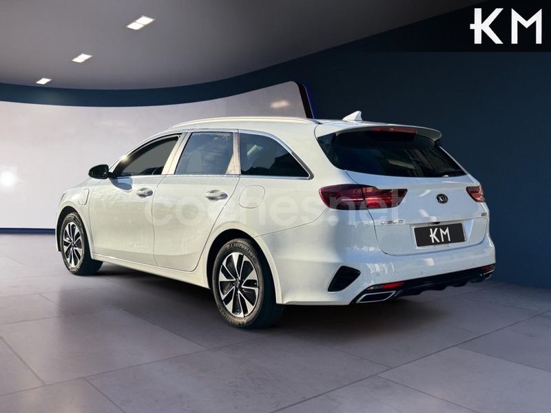 Usado Kia Ceed 141 CV (103 kW) 2020 Gris / plata Utilitario