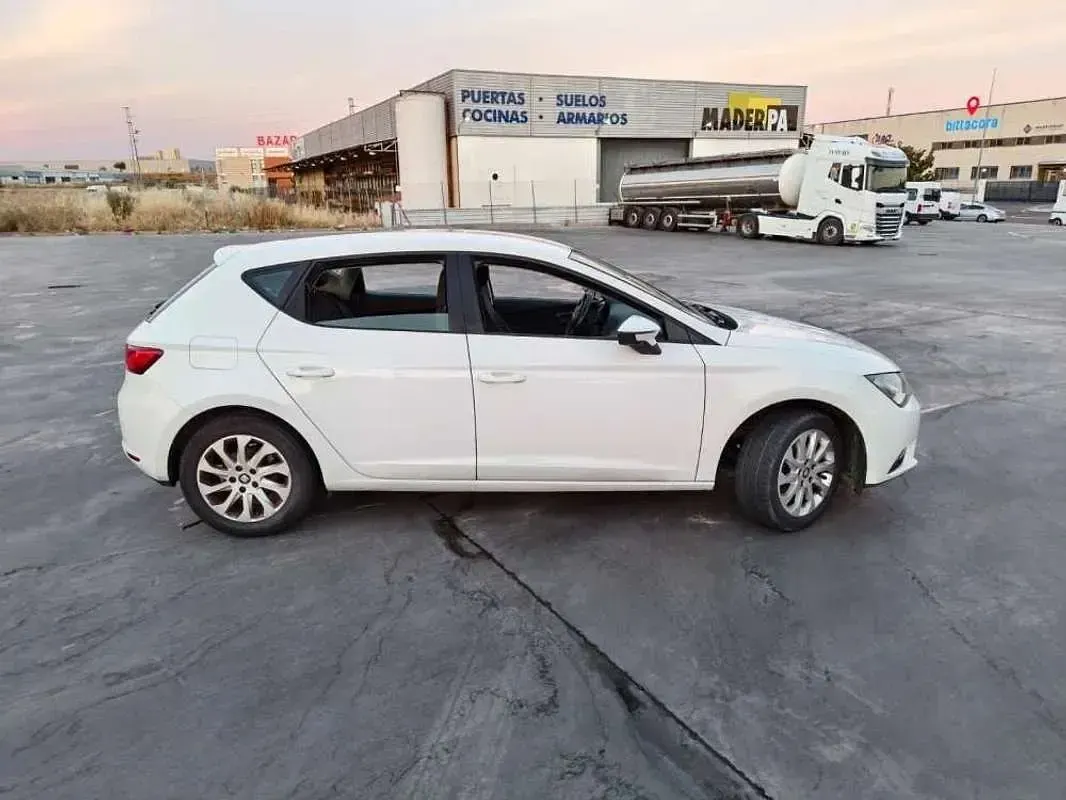 Usado Seat Leon ST Reference 110 CV (80 kW) 2016 Blanco Familiar