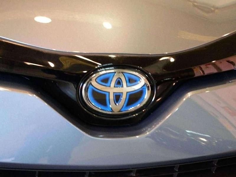 Usado Toyota C-HR Advance 122 CV (89 kW) 2021 Gris / plata SUV