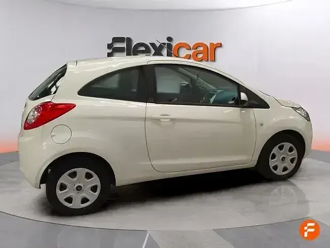 Usado Ford Ka Trend+ 69 CV (50 kW) 2016 Blanco Utilitario