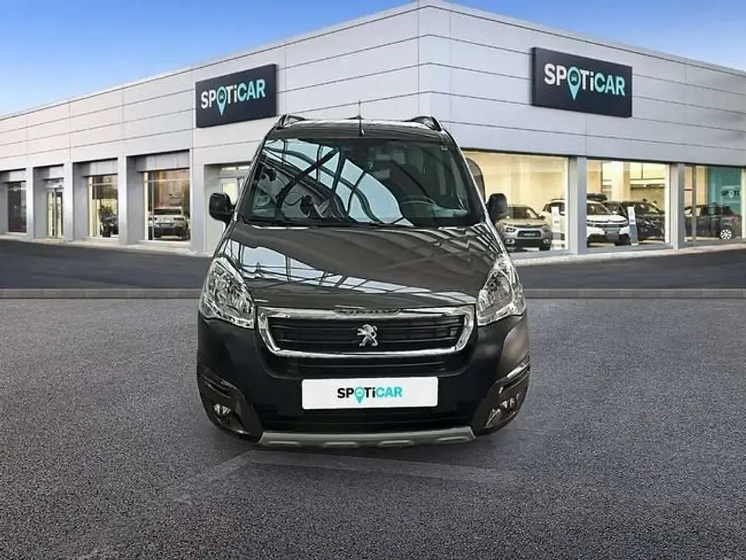 Usado Peugeot TePee Outdoor 120 CV (88 kW) 2017 Marrón Van