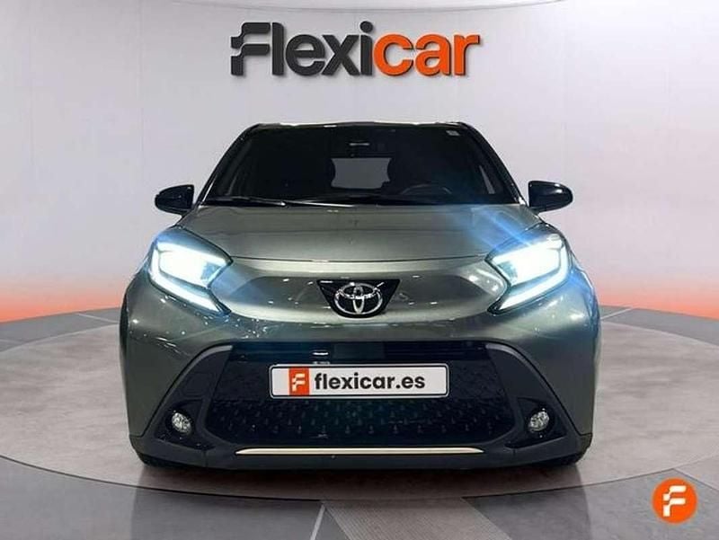 Usado Toyota Aygo City 68 CV (50 kW) 2023 Gris Utilitario