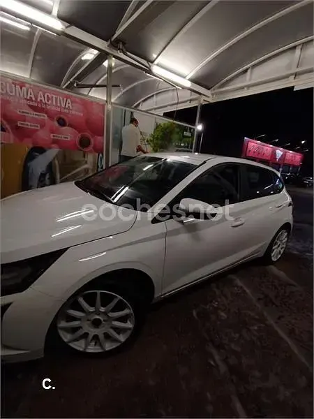 Usado Hyundai i20 84 CV (61 kW) 2025 Blanco Utilitario
