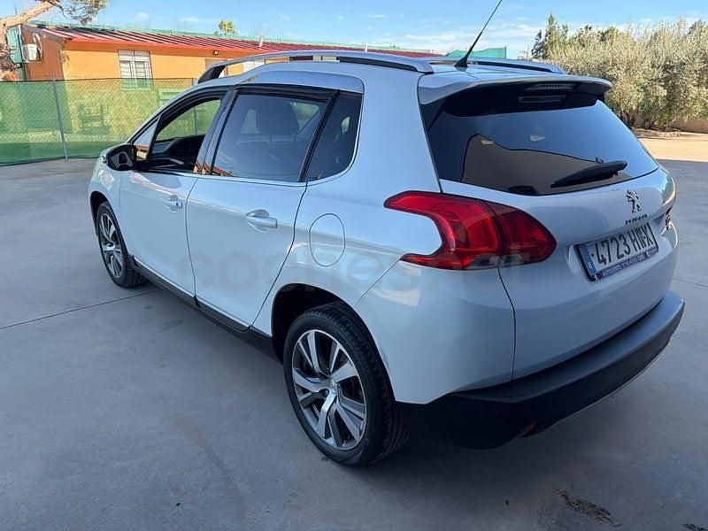 Usado Peugeot 2008 Active 100 CV (73 kW) 2015 Blanco SUV