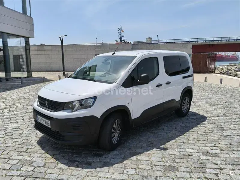 Usado Peugeot Rifter Allure 100 CV (73 kW) 2023 Blanco Monovolumen