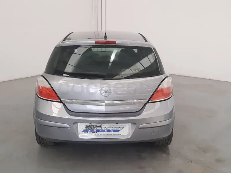 Usado Opel Astra Cosmo 120 CV (88 kW) 2006 Gris / plata Berlina