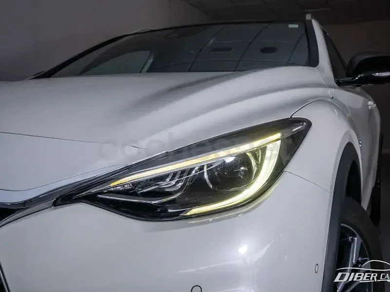 Usado Infiniti QX30 Premium 211 CV (155 kW) 2018 Blanco SUV