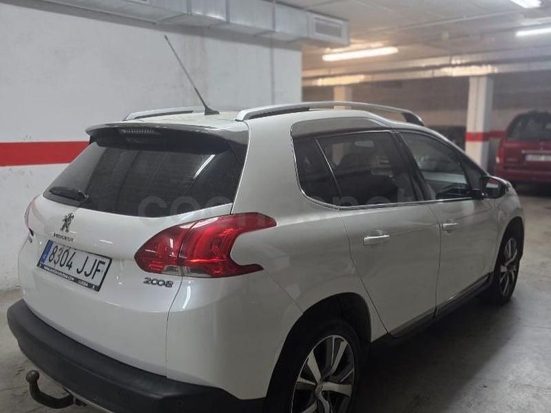 Usado Peugeot 2008 Allure 120 CV (88 kW) 2015 Blanco SUV