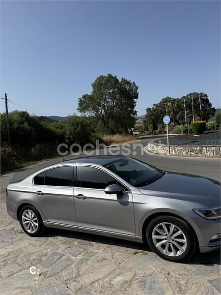 Usado VW Passat Advance 120 CV (88 kW) 2018 Gris / plata Berlina