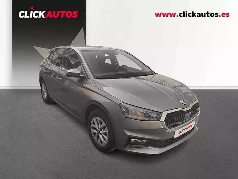 Usado Skoda Fabia Selection 95 CV (69 kW) 2025 Gris Utilitario