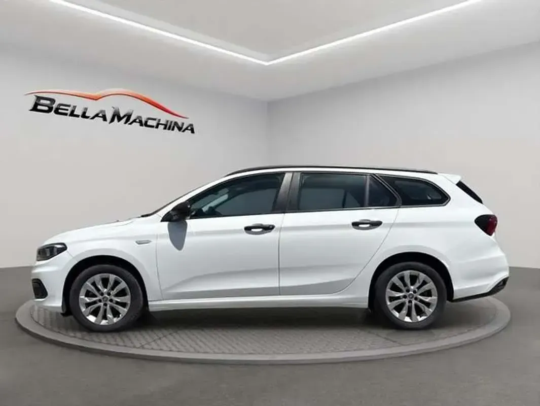 Usado Fiat Tipo Lounge 120 CV (88 kW) 2018 Blanco Familiar