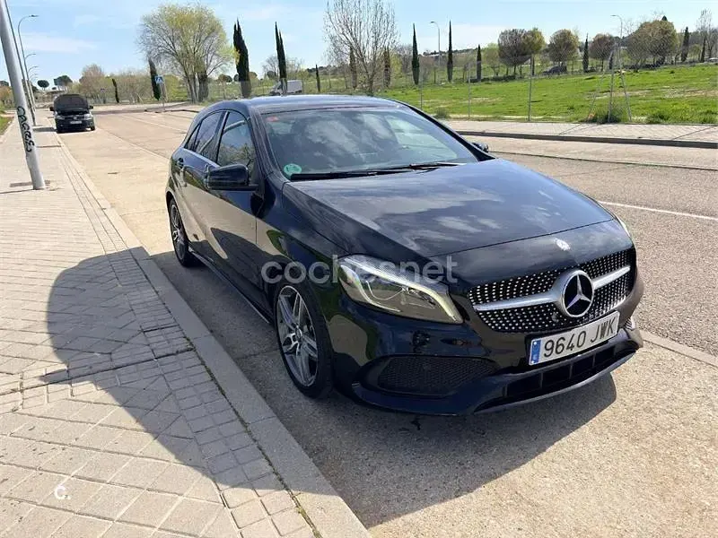 Usado Mercedes A200 AMG line 136 CV (100 kW) 2017 Negro Utilitario