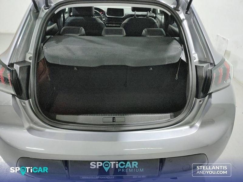 Usado Peugeot 208 Allure 101 CV (74 kW) 2023 Gris Utilitario