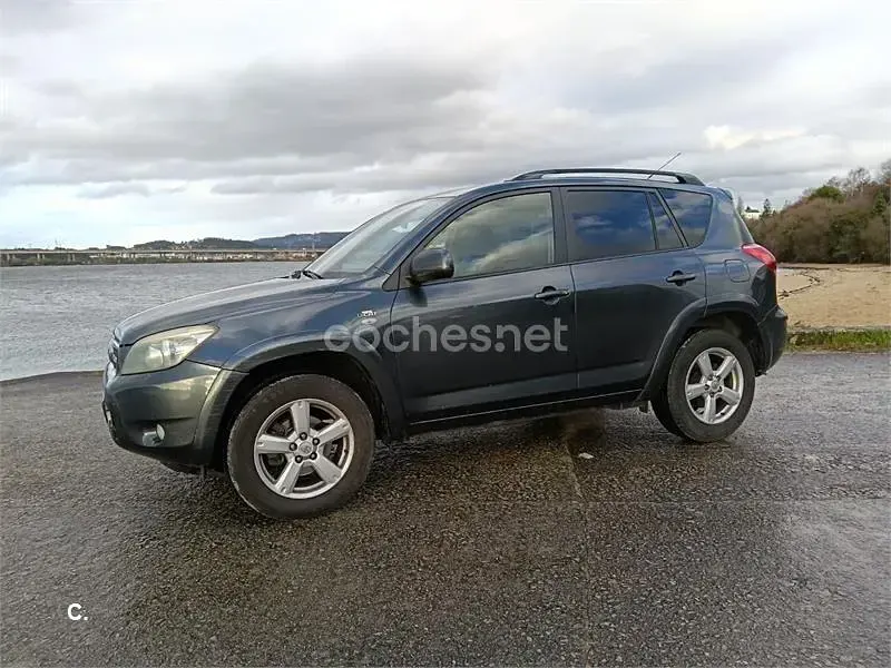 Usado Toyota RAV4 Premium 177 CV (130 kW) 2006 Gris / plata SUV