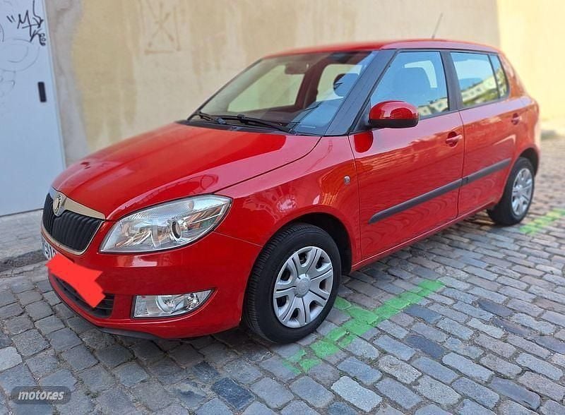 Rojo Usado 2010 Skoda Fabia Berlina | 5900 € (Precio justo) - Imagen 1/4
