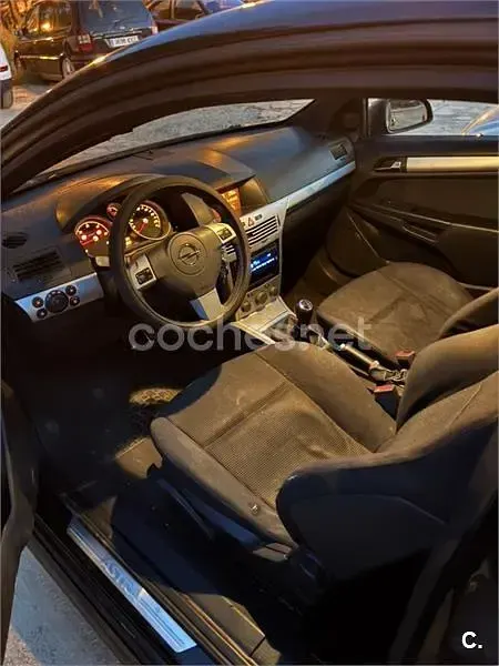 Usado Opel Astra GTC Sport 120 CV (88 kW) 2007 Negro Berlina