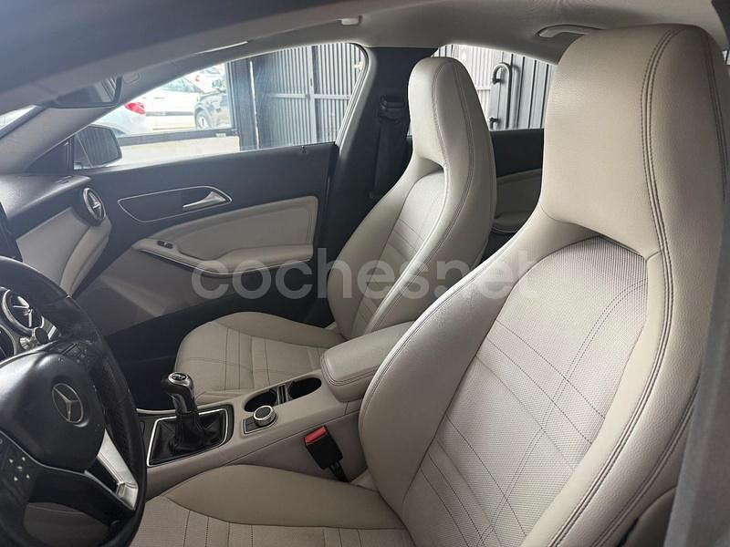 Gris / plata Usado 2014 Mercedes CLA200 Berlina | 10.999 € (Un poco caro) - Imagen 1/4