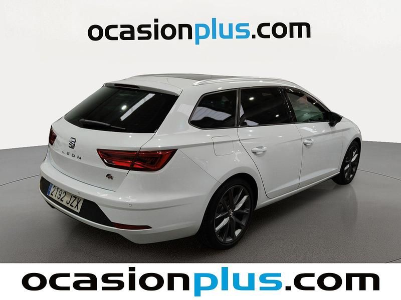 Begagnad Seat Leon FR 180 HK (132 kW) 2017 Vit Minibuss